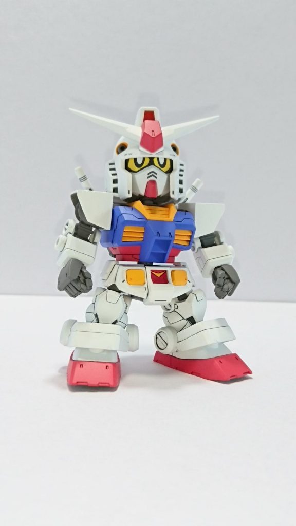 下から覗くと昔のSDガンダムみたいに見えなくもないかな・・・？