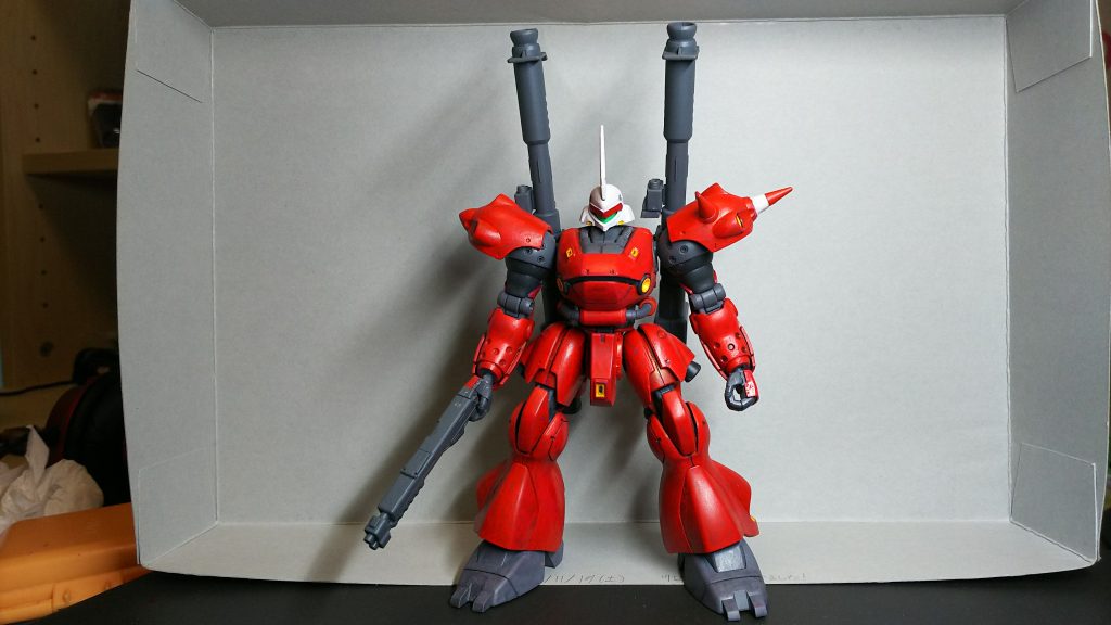 真紅に染まったケンプファーです。
赤い機体ってかっこいいよね。
それだけでなく上の妄想設定のように、こいつはガンキャノンのカラーリングを模したものです。
そう見えたら嬉しいです。