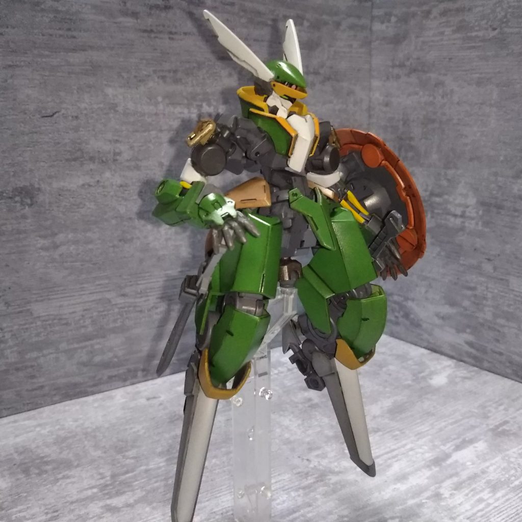 シーフっぽく、身軽な雰囲気で。盾を装備しているのはゲームでの名残りですw