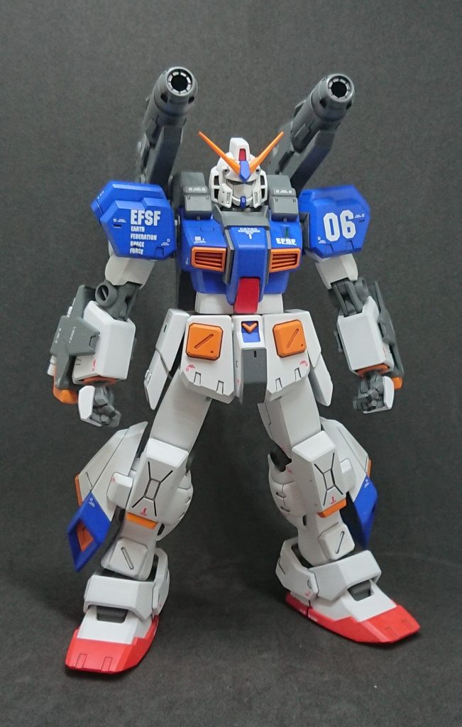 正面。ヒザのディテールは埋めるか悩みましたが、形状をいじらないことにしたので残しました。思ったよりも煩くならなかったので結果的には良かったのかな。