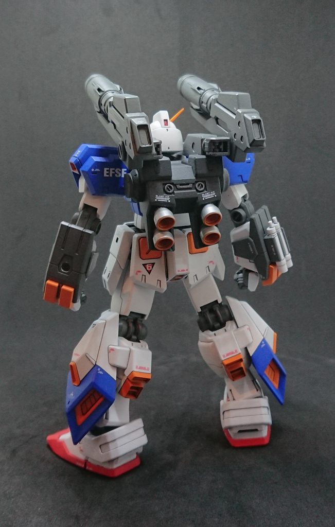 後ろから。ふくらはぎの箇所にバーニアを増設したので機動力あがってるっぽく見えるでしょうか…?