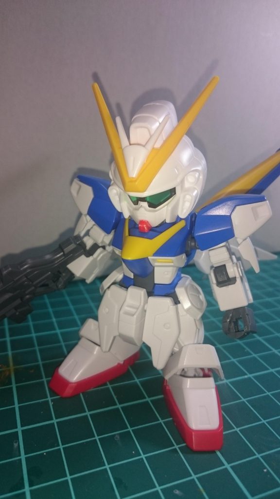 パーツの付け替えでV2にもできます。
ただBB戦士と違って付け替えが非常に大変です。HG基準だとぶんどどは難しいです