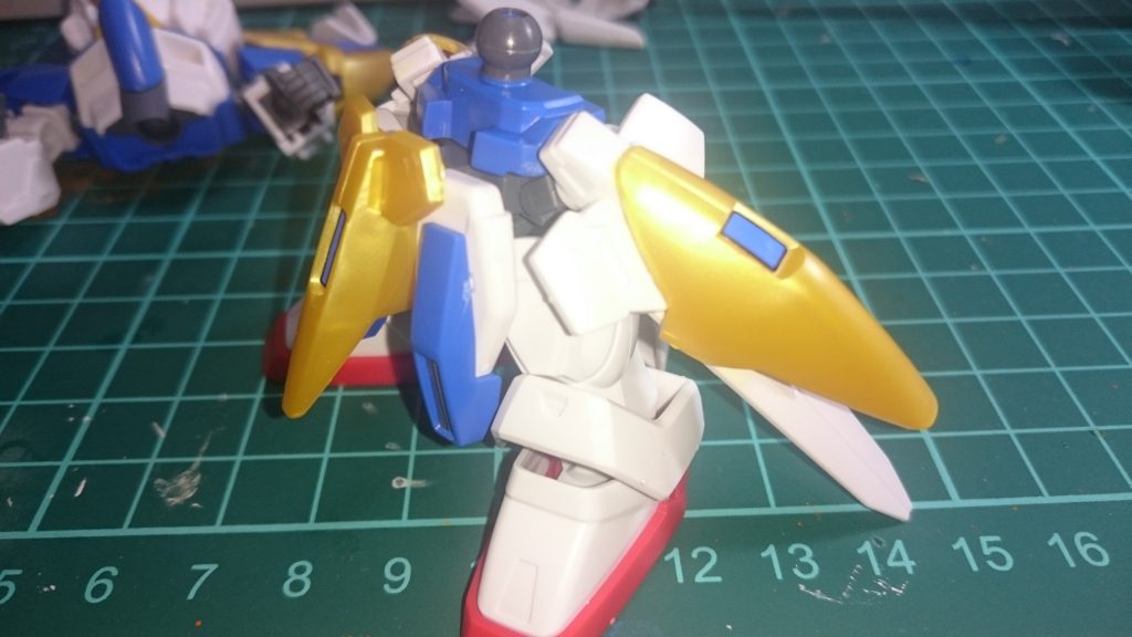 足のアーマーは腰に。