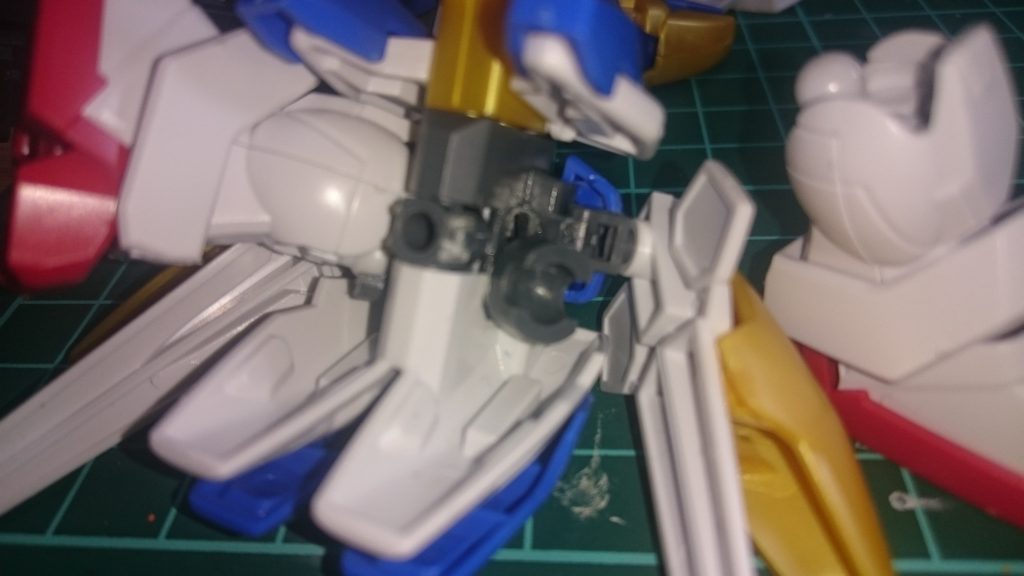 足もみんな大好きボールデン
位置調整で穴開けまくってしまいました