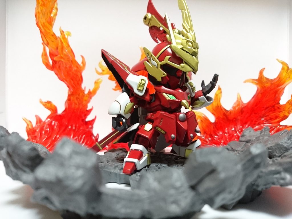 その正体は天宮では重罪人である“漣飛威”
かつては魔道に墜ちた漣飛威であったが、己に取り憑いていた“闇”を払い退け、贖罪の為に戦い続けているのであった。