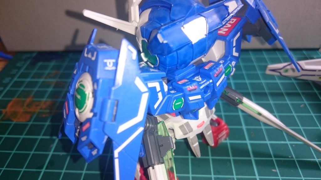 バックショット。見えない所も余すところなく貼ってしまいました。
右肩のBANDAIマークもお気に入りです。