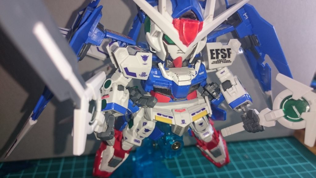 ここぞとばかりにデカールを貼りました。世界観無視ですがEFSFに憧れてたので真っ先に貼りました。