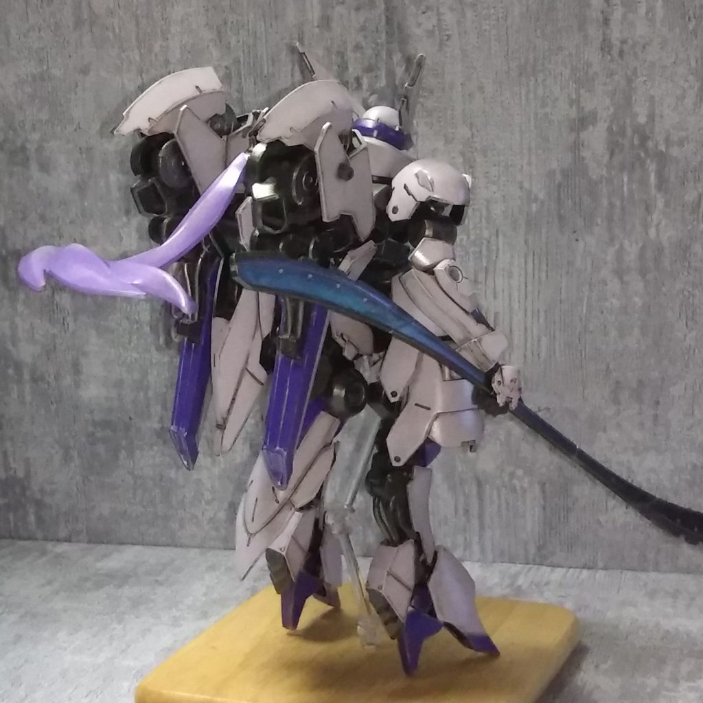 馬の胴体と脚はこんな感じで折り畳まれています。完全変形は無理でしたが、一応余剰パーツ、追加パーツは無しでいけます。