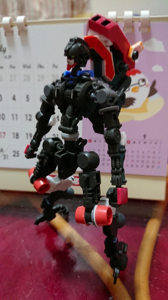 塗装前のフレームです。
自分でもこれをガンダムフレームと呼んでいいのか、ちょっと迷ったぐらい色々なフレームを追加しているのが分かると思います。