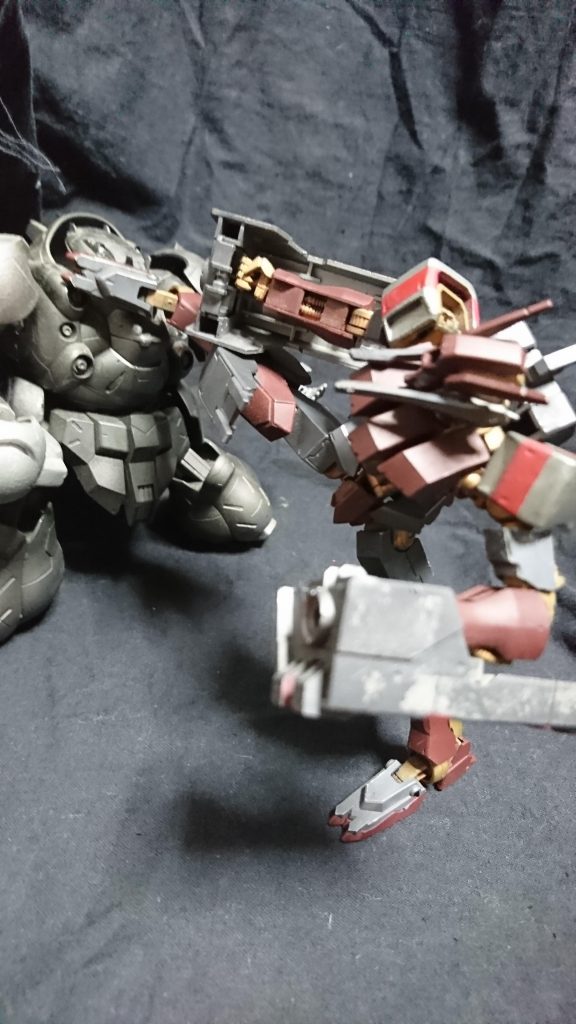 バープレスカンパニー
地球圏の裏社会を大半牛耳る大型組織
主に違法賭博、MS部品などのブラックマーケット、武装武器の密輸などを行っており
会長は人身売買を嫌い撲滅まで考えているため多少ギャラルホルンの肩を持ち免れている元テイワズの幹部であり交易にも精通している