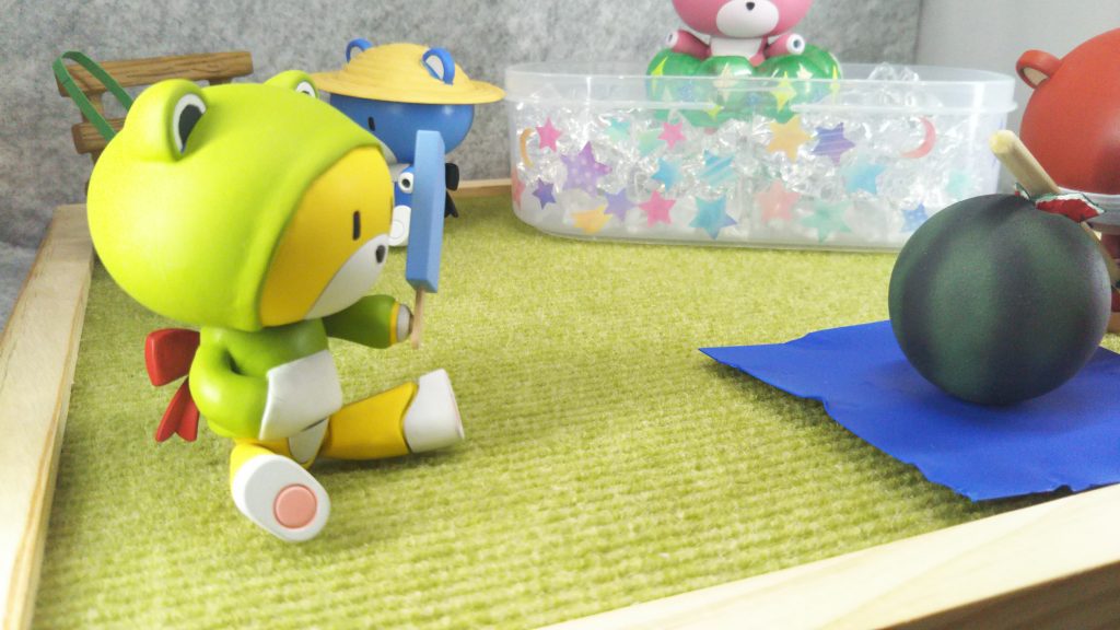 過去作のカエルパーカーちゃんにはアイスをあげました
スイカ割りの指示を出してるみたいですね