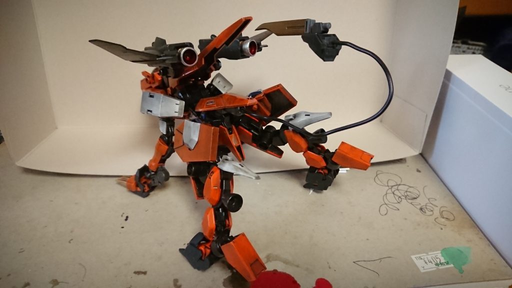 ## 四足形態
1,手首の追加フレームを展開
2,四つん這い状態になる
3,バックパックを展開
変形完了