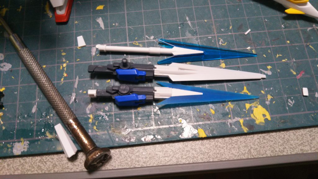 GNソードⅡとトランジェントのパーツで製作したライフルソード
腰に取り付けられるようにしてあります