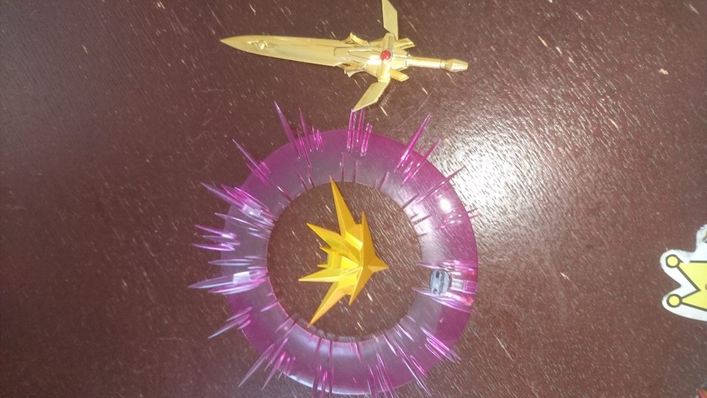 エルガイヤーRに必要なパーツ。太陽騎士ゴッドガンダムからゴッドソードと光輪。影機甲神カオスガイヤーから冠と光輪接続パーツが必要です。まさかSDXと元祖SDが連動しているとは…。今後もありそうな感じですね。