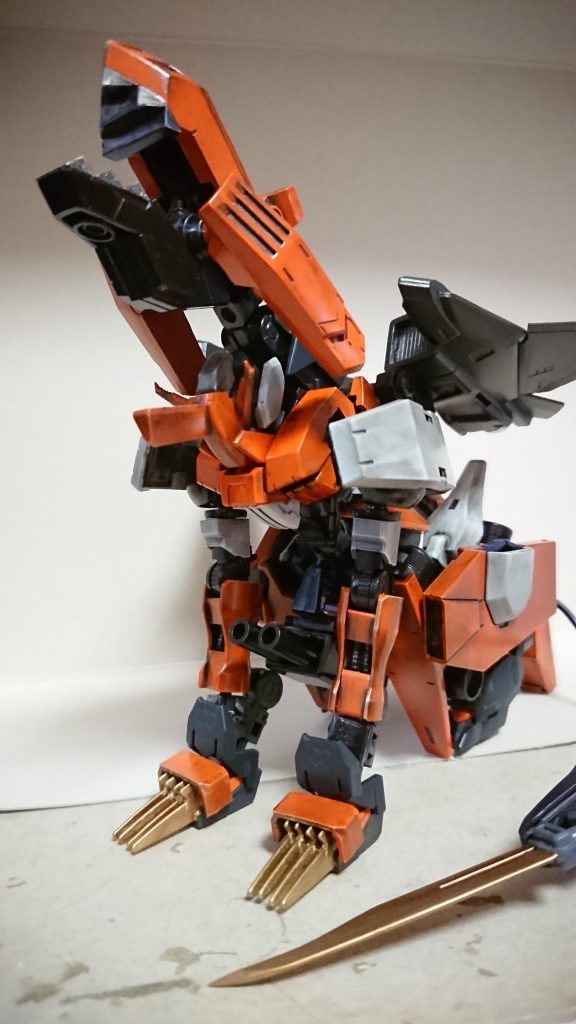 遠吠え
この写真だと、グレネードランチャーがどこに懸架されているか分かると思います。