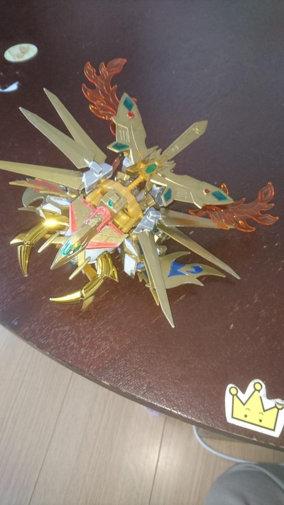 ウイングガンダム風に寝そべって変形します。名付けて「炎水鳳凰の陣」封印間際に魂は炎水の玉に、神器は殺駆一族の宝になった設定。