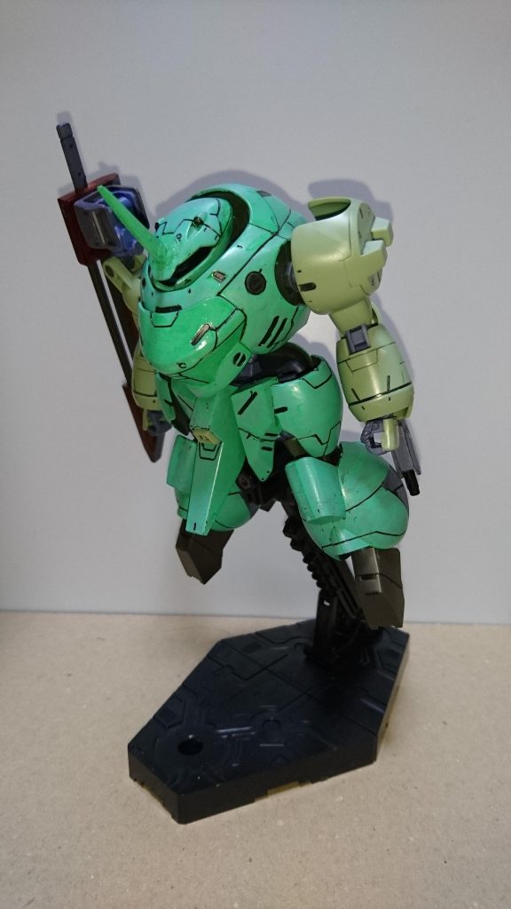 素立ちというか浮いてる感じで
この機体は特殊武装の試験機といった感じです。