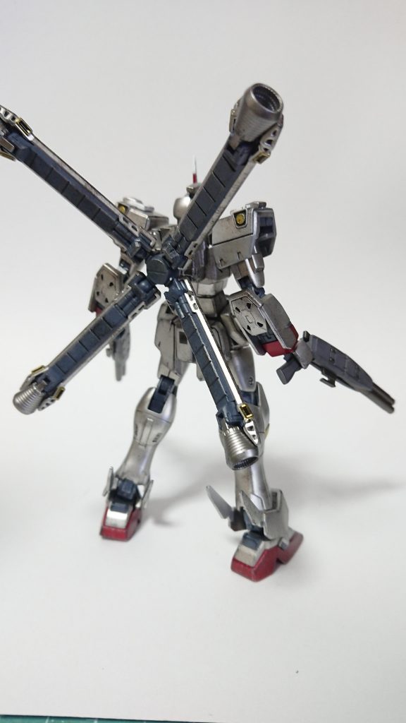 フロントアーマーに筋彫り追加
太腿はエッジを落としてます