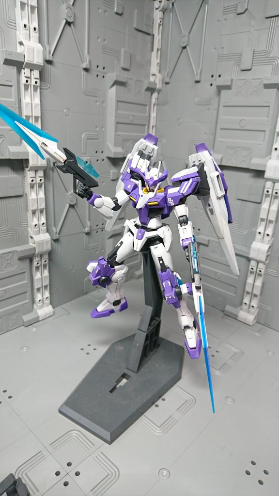 ダブルオーライザーとクアンタの中間で独自進化をとげたイメージですね(*´ω`*)