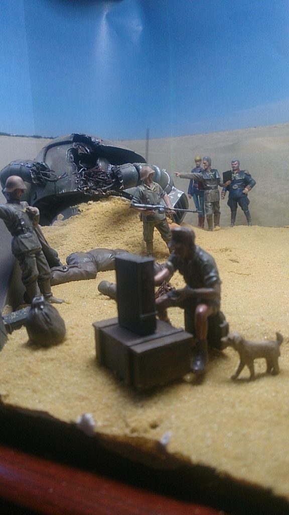 犬居ます  U^ェ^U
無線機やテントは 他のキットからの流用です