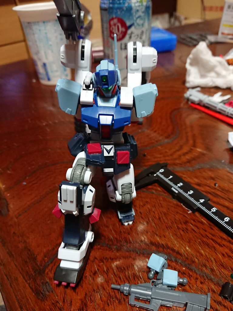 サンダーボルト仕様のフルアーマーガンダムのバックパックがあったのでバラして接着、様になってきたなと自己満足し次へ