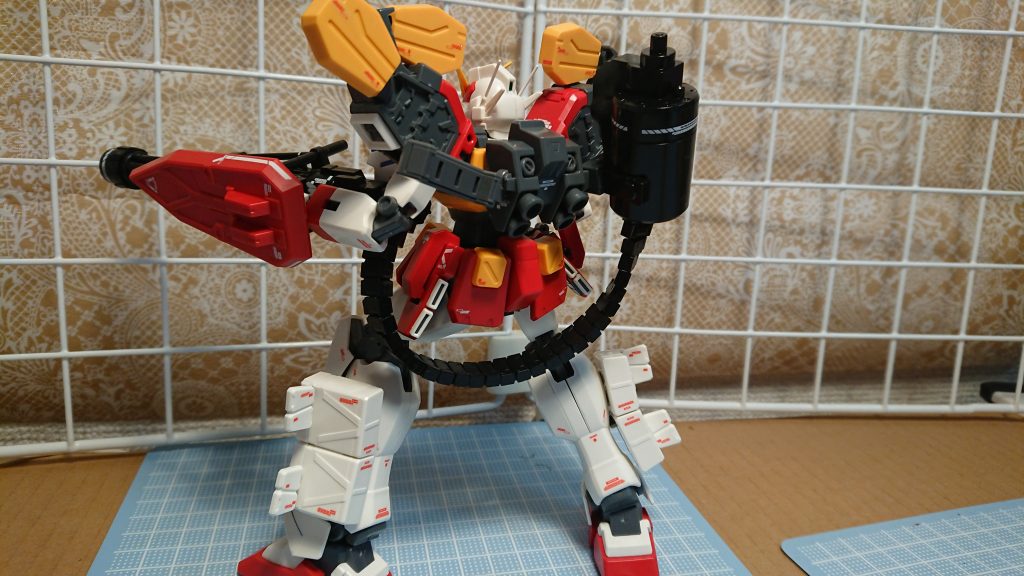 背面から。デカールは付属品を使わずに別売りの商品を使用。いやー初MGでしたが、こんなに複雑で大変なのね(›´ω`‹ ) ゲッソリ