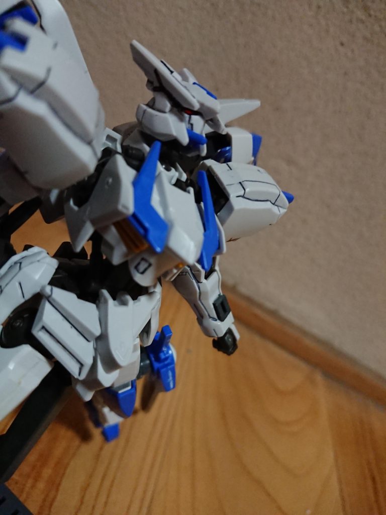 反応速度を限界以上まで求めた結果ヘッドパーツの形状がこうなった、特殊機能としてエクストリームモードを搭載、元ネタはダンボール戦機のオーディーンである。しかしこれまた違反スレスレなので滅多な事がない限り使用は控えている