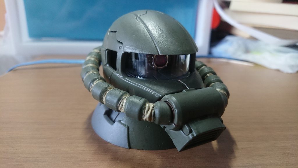 基本塗装
水性ホビーカラーを選びました、色はダークグリーンとサンディイエロー(シーリングのため)
塗装中は手がべたべただったため、写真撮れませんでした。
水性ホビーカラーは食い付き、乾きが悪いね、筆塗りのためすごく苦戦しました。