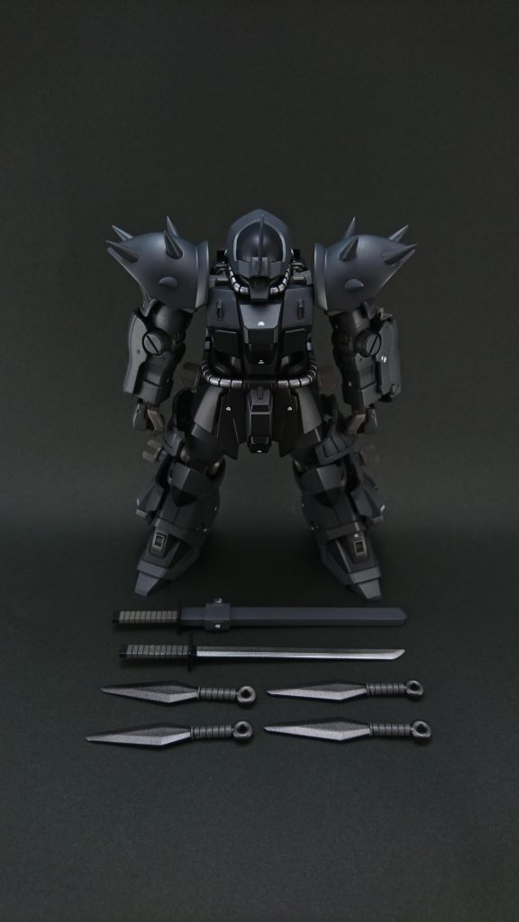 武器はクナイの金属部分は(M)焼鉄色
忍者刀はメッキシルバーNEXTを使用して金属の質の違いを分けました。(刀は切断武器クナイは投擲武器と判断)
今回私はナハトを2セット購入した為刀は納刀用と持ち手用と2つ使用しております。