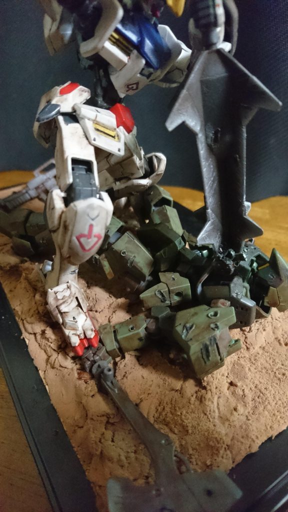 銃弾の痕や破壊された部分の再現を頑張りました