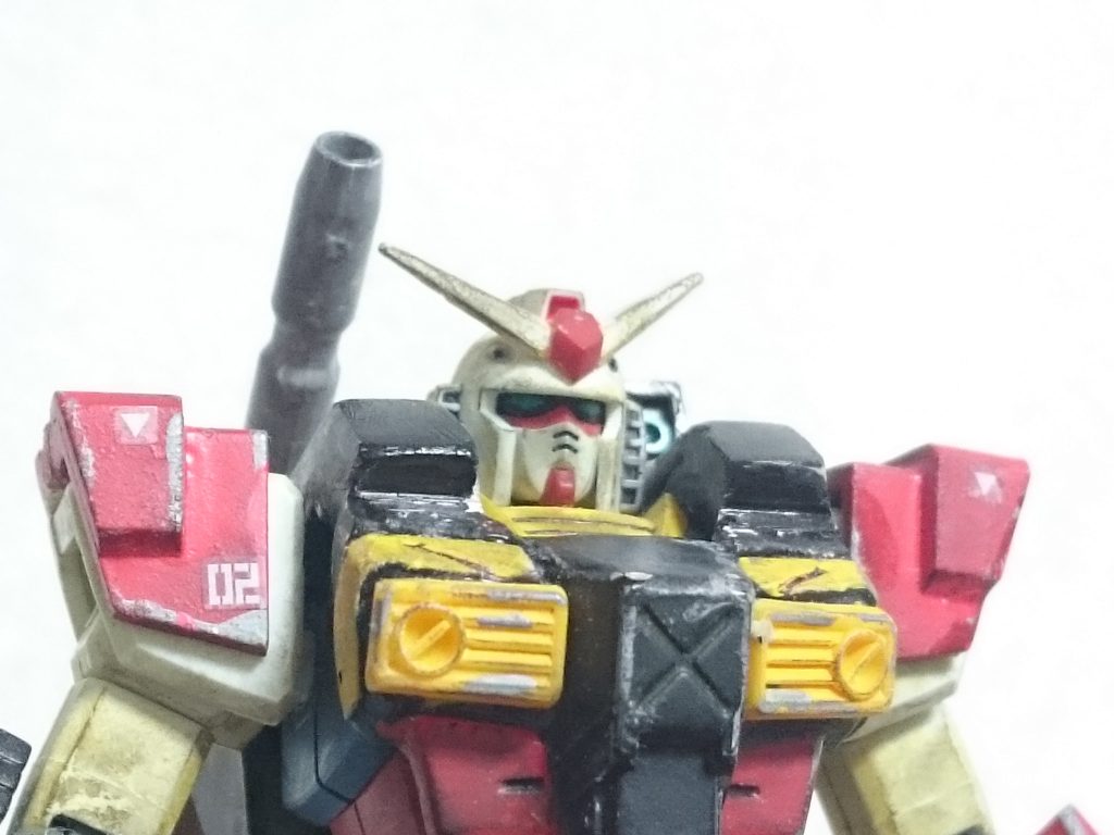 旧キットのFAガンダムとリバイブガンダムが主なミキシングです。
胸のフルアーマーパーツはHGUCジム・ストライカーがベースで、胸のダクトは旧キットのSガンダムからです。