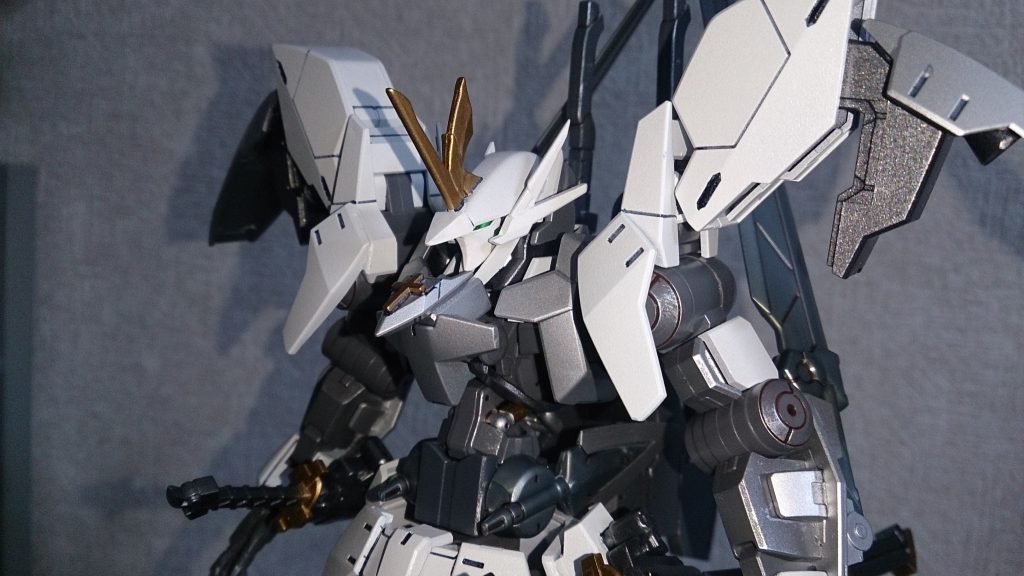 ヘイムダル(code name)
戦闘の早期終了を目的とした指揮官制圧型のMS。正式名称はリヒトシュナイド、所属、パイロットは不明。場合によってはギャラルホルン側にも手を出すためヘイムダルと呼ばれている。