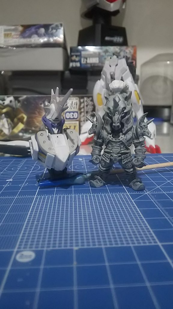 胸元はパテとプラバンでそれっぽく