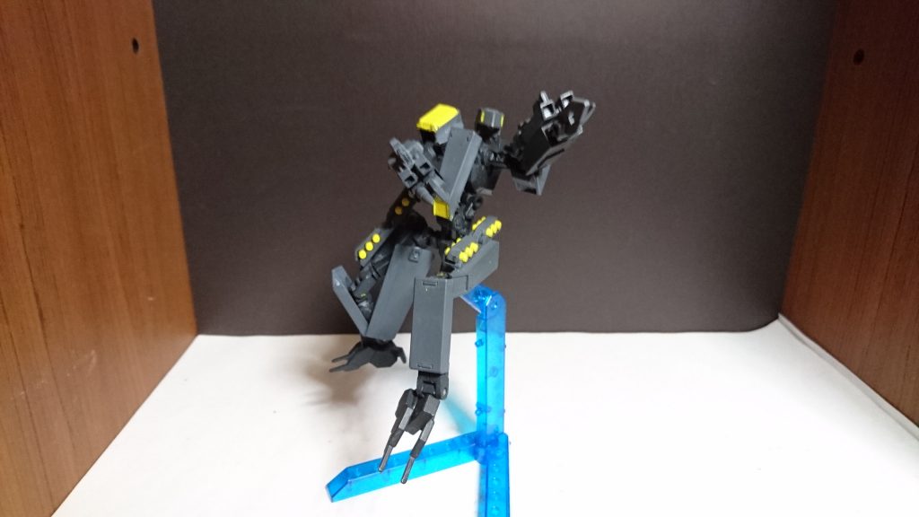 胸部がシナンジュのバックパック骨組み、装甲がアームアームズ系で作成して武装等を付けた感じですアームアームズ系がフレームなので結構動きますが少しポロリが多いですw(ポーズ付けがあまり出来ない)