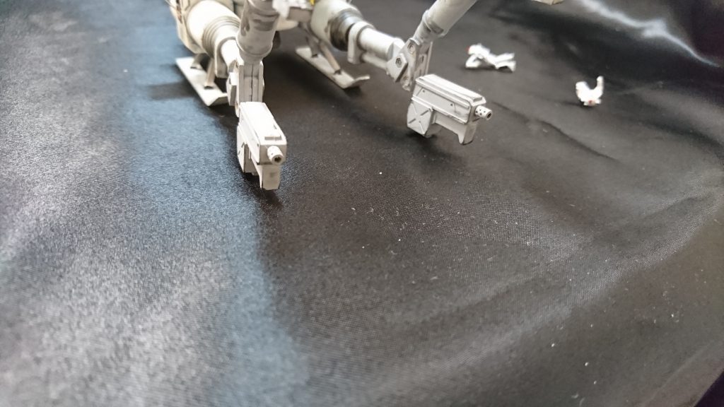 銃口はモックアップだったのでピンバイスで開口しました。