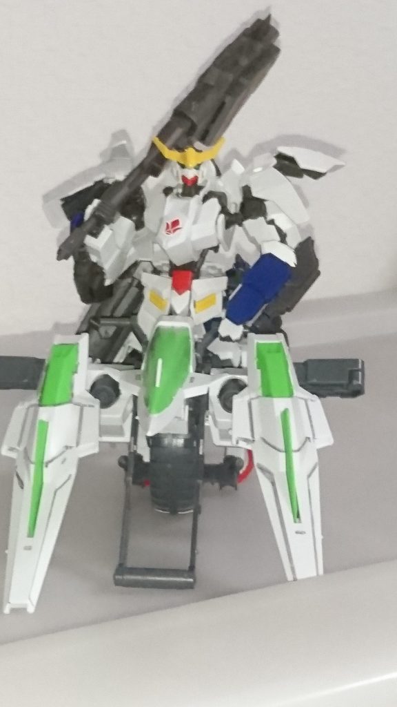 メテオホッパーに乗り、荒野を駆けるライダーガンダム風のショットです！実はこれが結構気に入ってます！