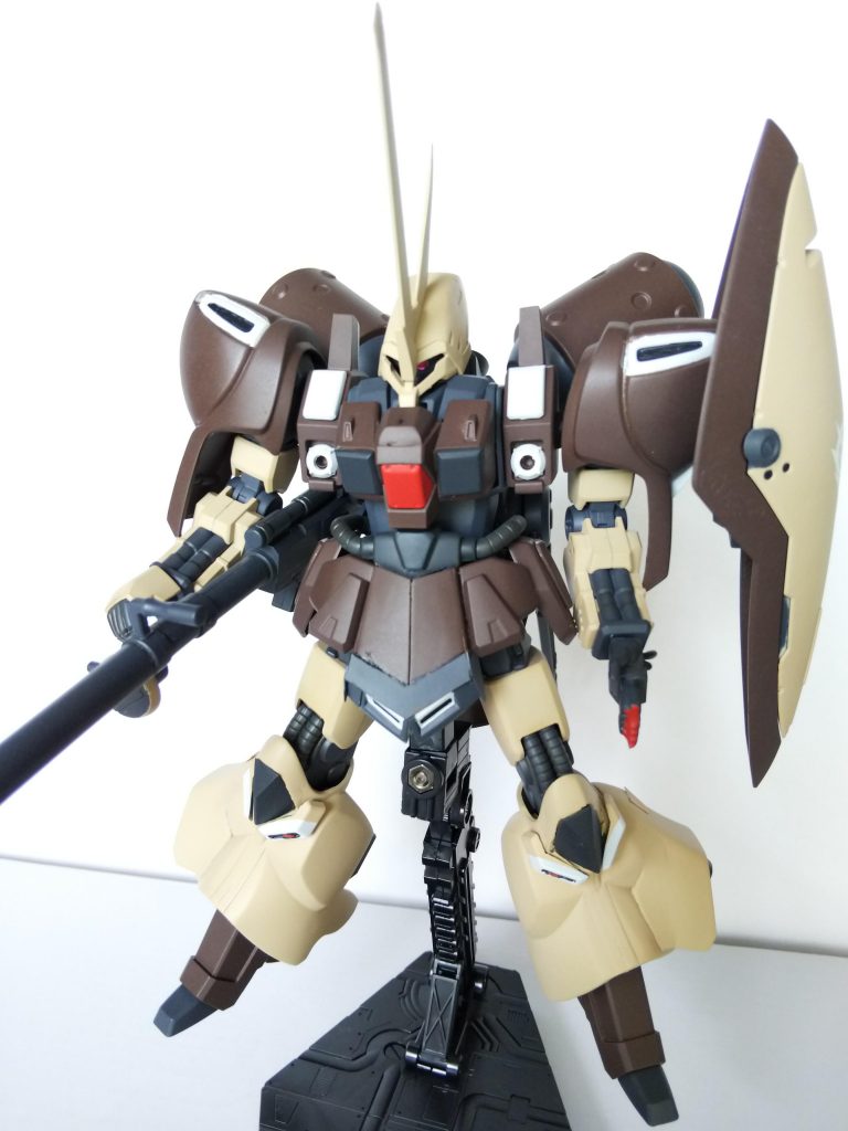 ブレードアンテナはプラ板で製作。あと、今回パテに初挑戦したのですがプラとの境が全然消せなくて…若干見苦しいところもあります(頭部と脚部)