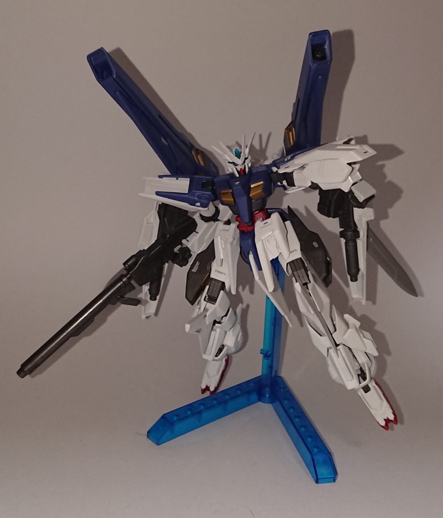 アクションです。変形前はGNウェポンバインダーの武器を必要に応じて腕部のGNマシンガンと併用して攻撃します