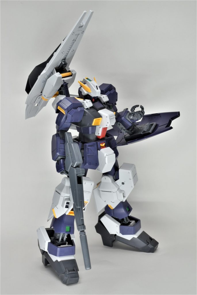 TR計画とは関係が無いジム・クゥエルに、横流しされたヘイズルのパーツを装備しただけ…という想定なので、指先を塗っていません。