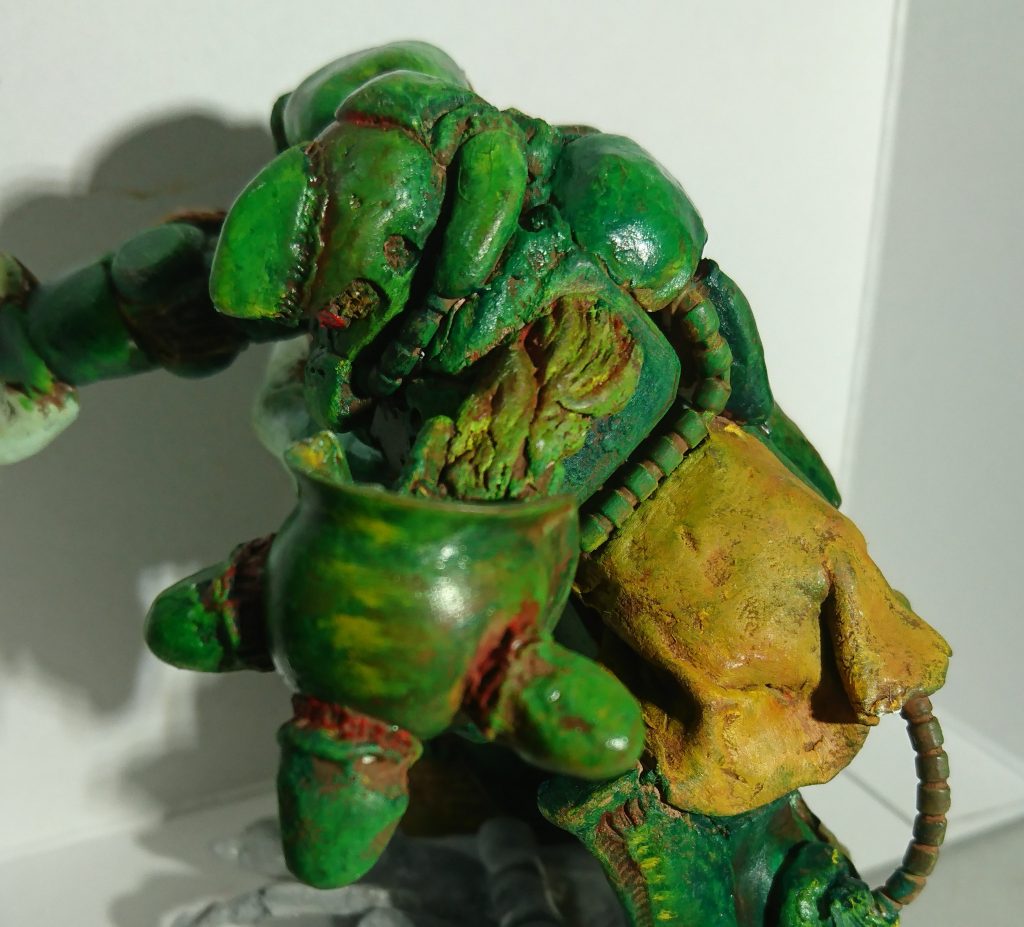 肩がぐにょーと開くので、筋肉風のモールドなど。