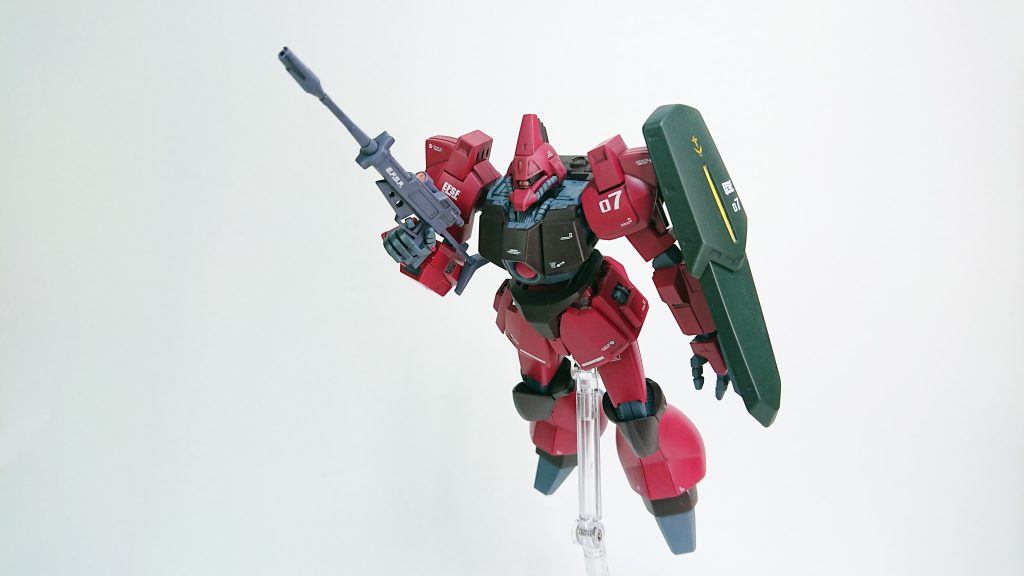 ライラ大尉機は7番機らしいので、「07」のデカール。
ちなみに連邦MSなのでティターンズマークは×。