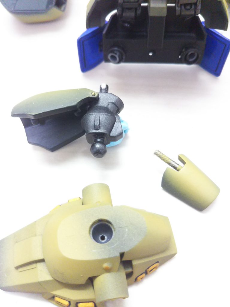 脚部は曹操ガンダムの足にを上下逆にして、ガシャポン(MSセレクション)ジ・Oの装甲を付けました。足首はGジェネ版まんまです(^_^;)