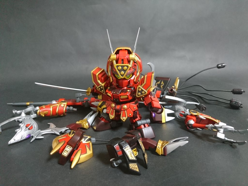 黒魔神の外装を外すことで通常の紅武者に戻せます。