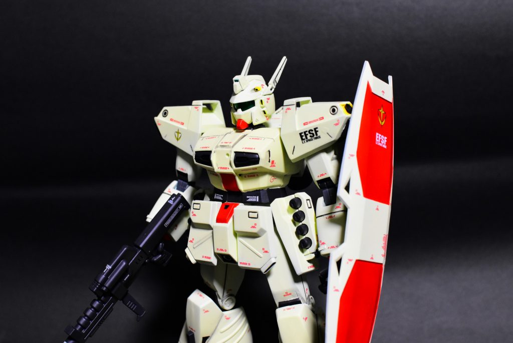 本体の白はガイアノーツのレディッシュウォームホワイトとペールグリーンを４：３で、ややグリーンを感じるアイボリーにしました