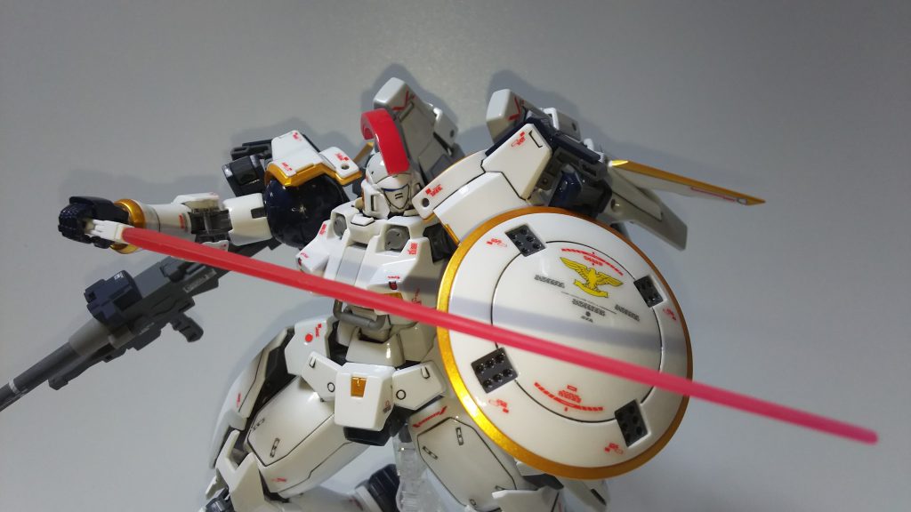 一番お気に入りのアングルです!
シールドのパールゴールドとデカールが際立ってもう最高(笑)