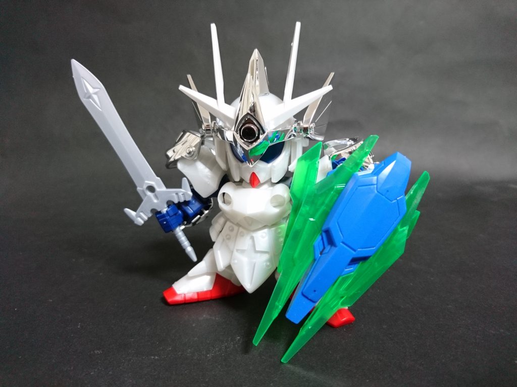 最初期。ほぼバーサル騎士。
「強そうでそこそこギミックがある盾を持った機体」としてぱっと頭に浮かんだためダブルオークアンタをチョイスしました。