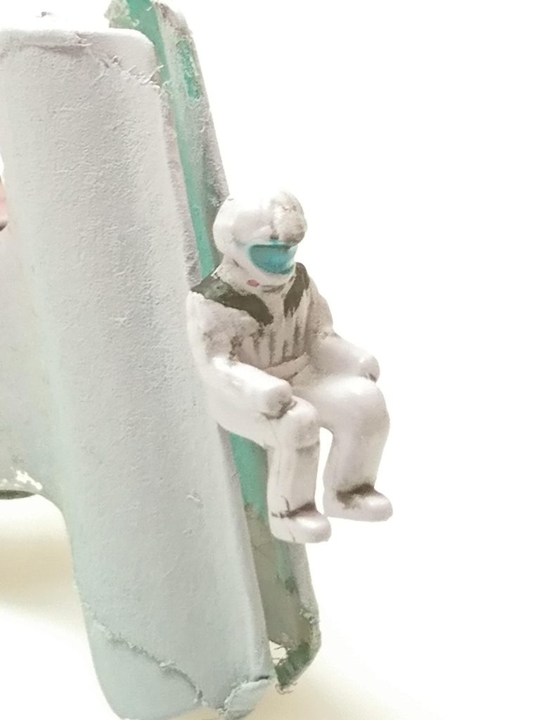 パイロットもホワイトディンゴ隊仕様で塗りました