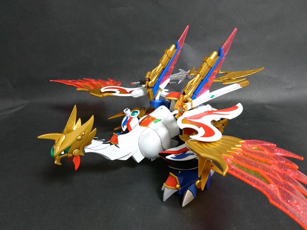 大輝煌鳳凰。強度面の不安がありすぎなので、一応変形可能と言った程度。