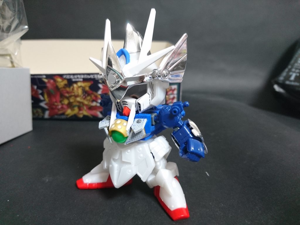 胴体はLGBB號斗丸をベースに製作してます。
中央のアンテナ部分のみBB戦士ダブルオークアンタのパーツを使用しました。