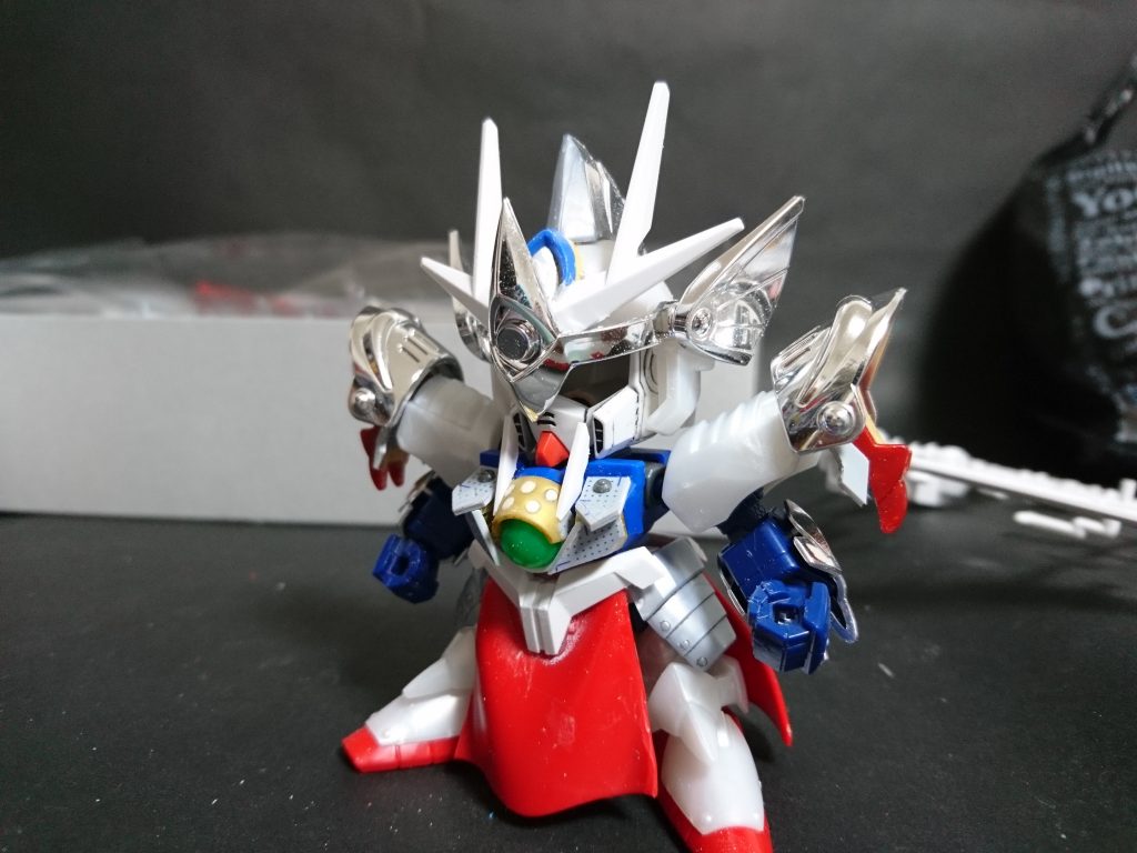 腰マント(前)については、騎士ガンダムのマント中央部を使用しています。